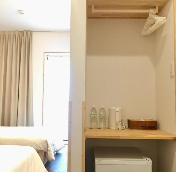 اتاق استاندارد سه نفره, B&b Neagari