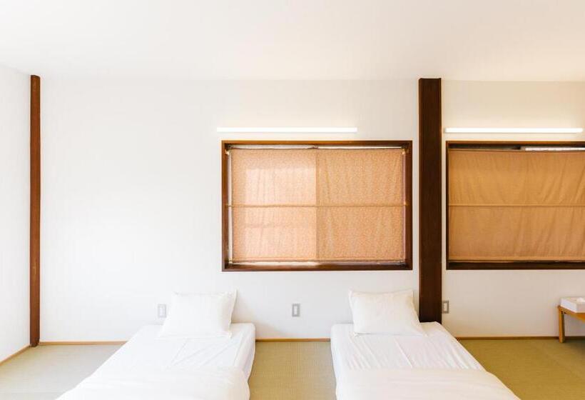 اتاق استاندارد چهار تخته, B&b Neagari