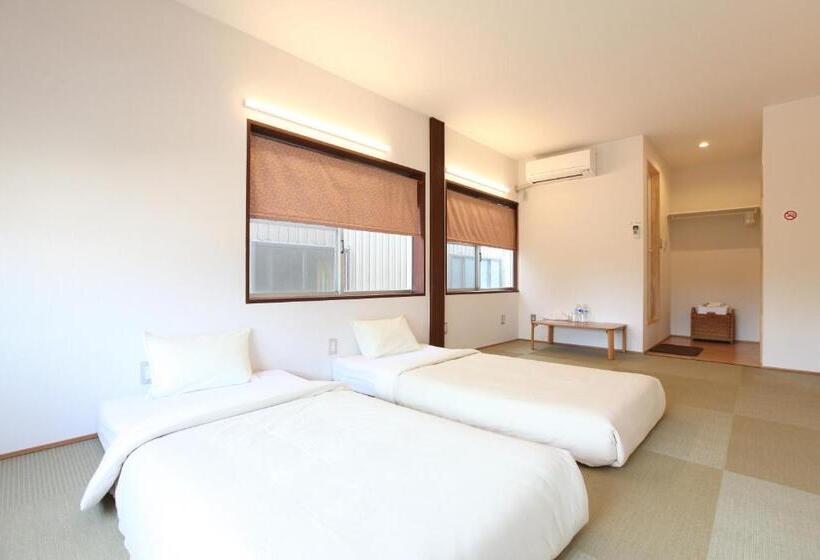 اتاق استاندارد چهار تخته, B&b Neagari