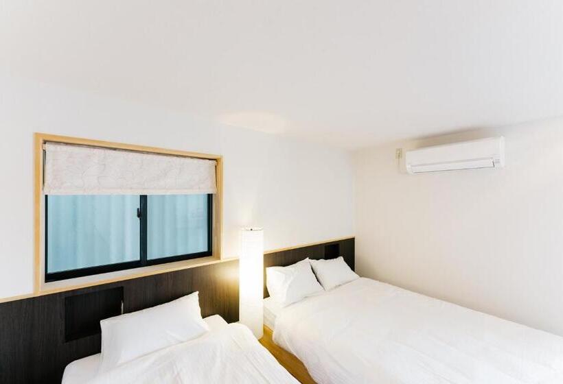 اتاق استاندارد سه نفره, B&b Neagari