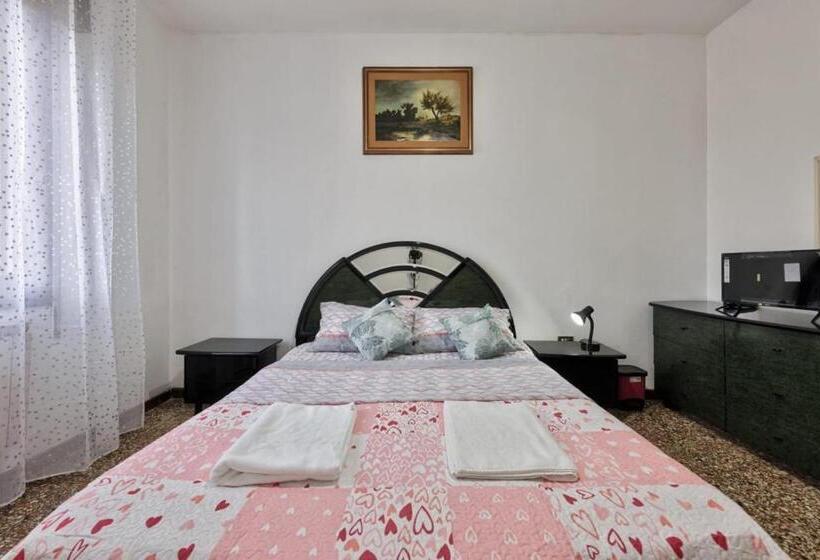 اتاق استاندارد, Mahdi Venice Apartment