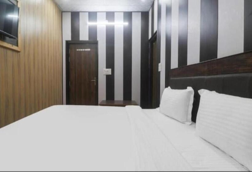 디럭스 룸, Fabhotel Maya