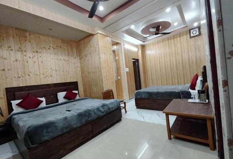 디럭스 4인 룸, Fabhotel Maya