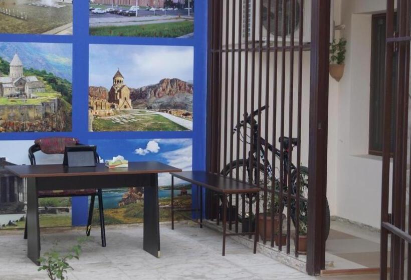 Family Room, Komitas Avenue Guest House