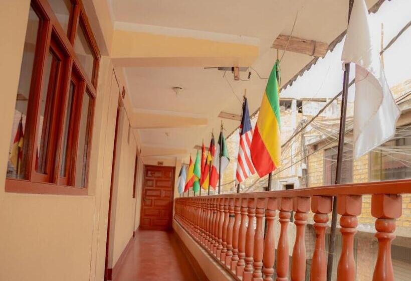 اتاق استاندارد چهار تخته, Huaraz Colonial