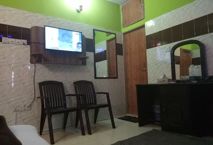 اتاق استاندارد سه نفره, Hilton City Residential