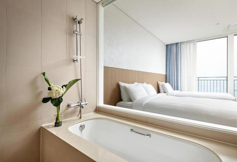 Номер Deluxe, Lotte Resort Sokcho