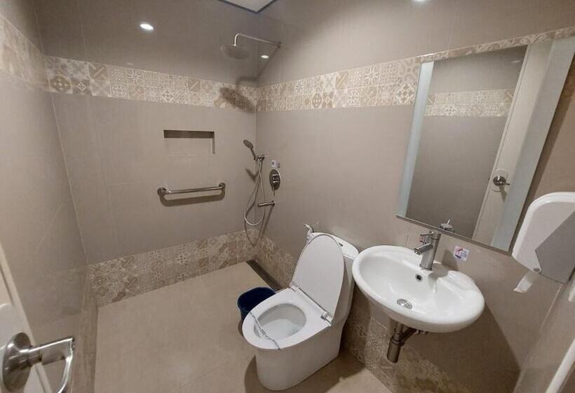 חדר אקזקיוטיב, Sogo Timog 2