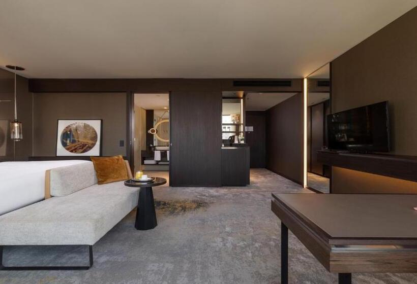 اتاق سوپریور با تخت بزرگ, Intercontinental   Ljubljana, An Ihg