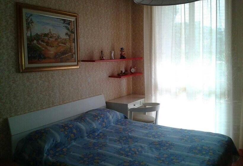 اتاق استاندارد با سرویس بهداشتی مشترک, B&b Dai Nonni