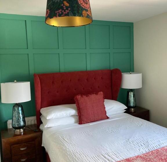 Номер Стандарт, Overdale Motel