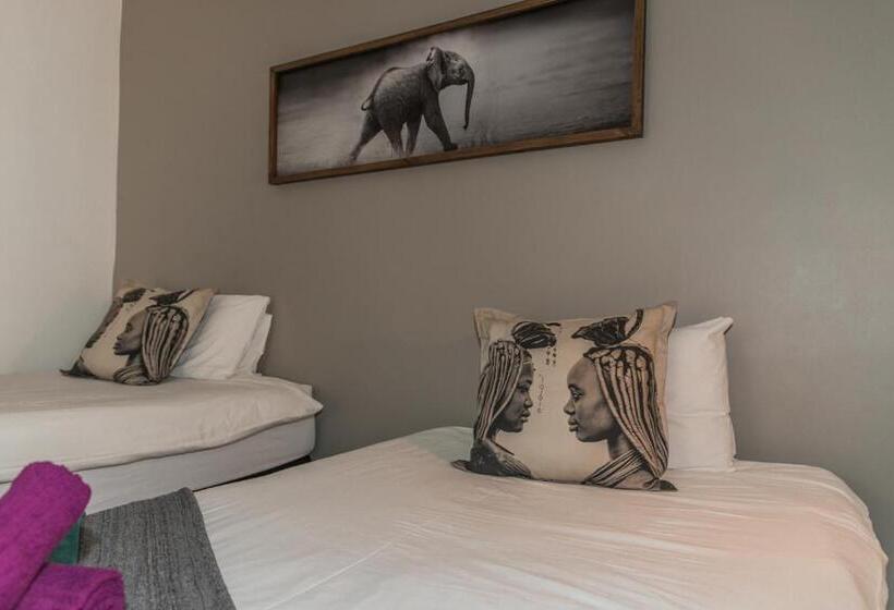 اتاق استاندارد, Out Of Africa Town Lodge