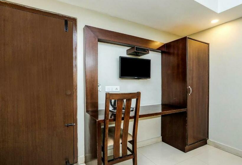 Номер Стандарт, Itsy By Treebo  Greenwood Inn And Suites