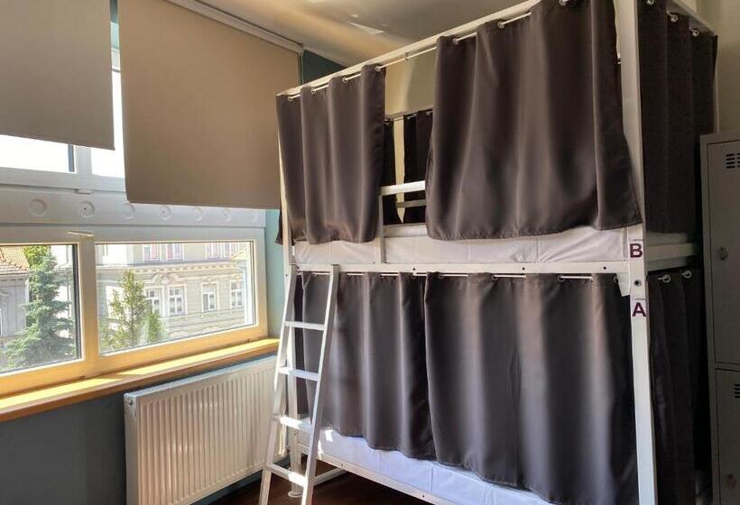 اتاق استاندارد چهار تخته, Safestay Bratislava Presidential Palace