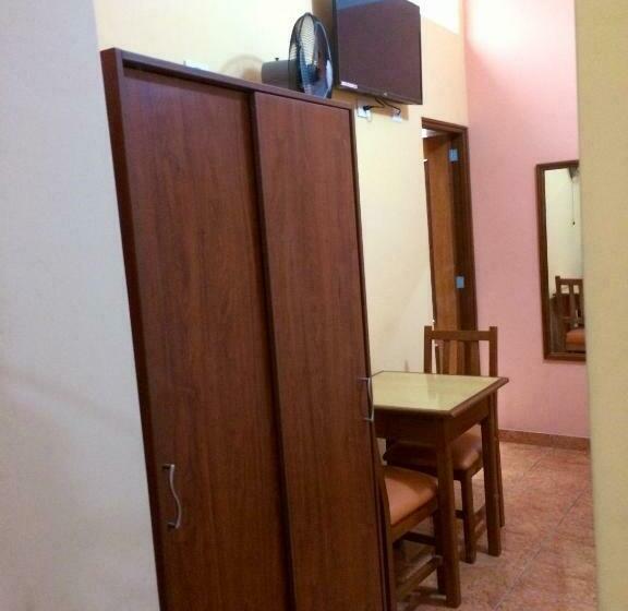 패밀리 룸, Hostal El Pillkay