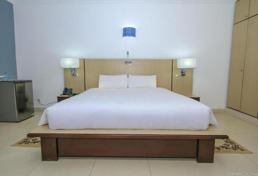Standard Room, Laforge