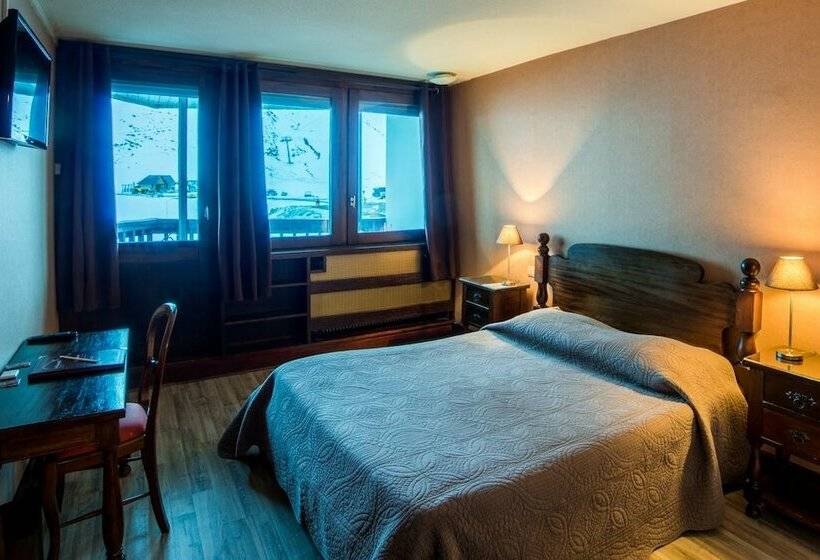 اتاق استاندارد با چشم‌انداز کوهستان, Hôtel Le Pourteilh