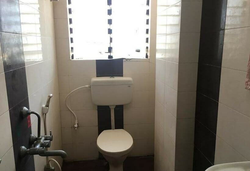 חדר דלוקס, Iroomz Amrutha Residency