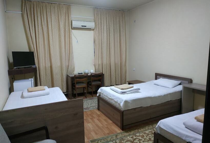 اتاق استاندارد سه نفره, Safar