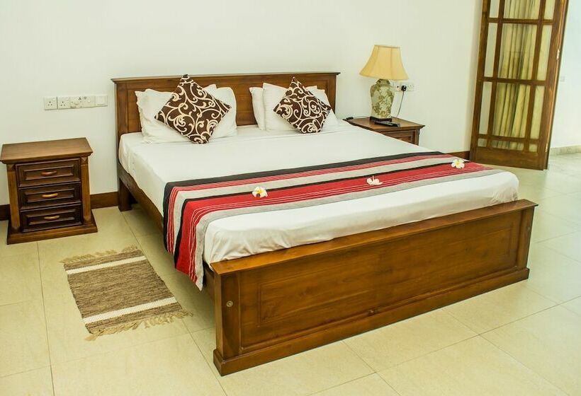 غرفة ديلوكس مطلّة علي البحر مزوَّدة بشُرفة, Serendib Beach