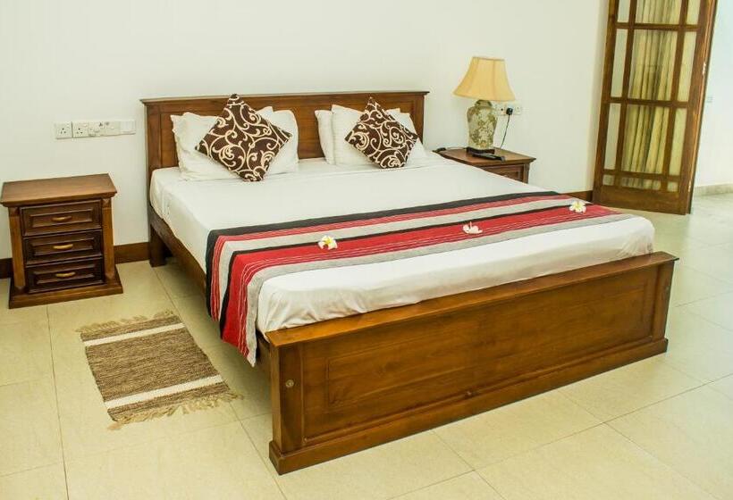 غرفة ديلوكس مطلّة علي البحر مزوَّدة بشُرفة, Serendib Beach