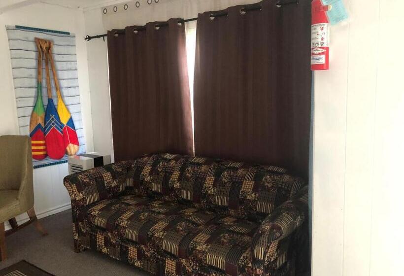家庭间, Manor Motel