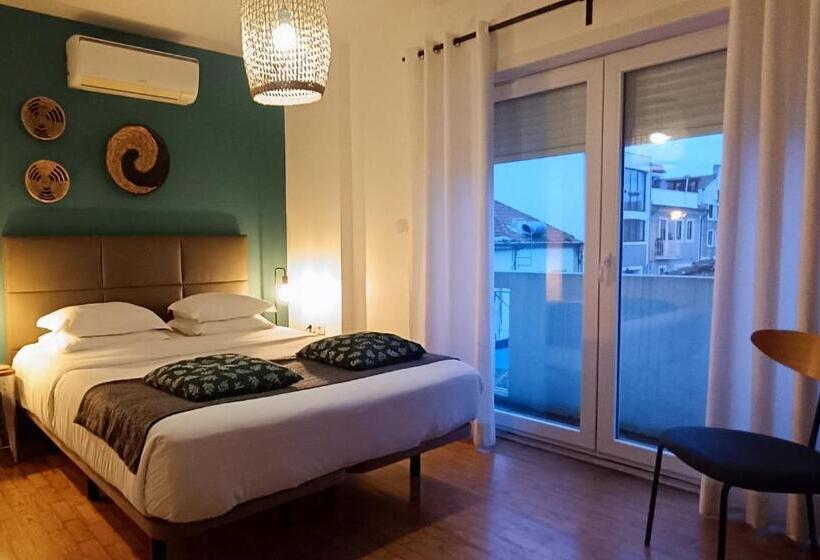 اتاق خانوادگی, Aveiro Rossio Lodge