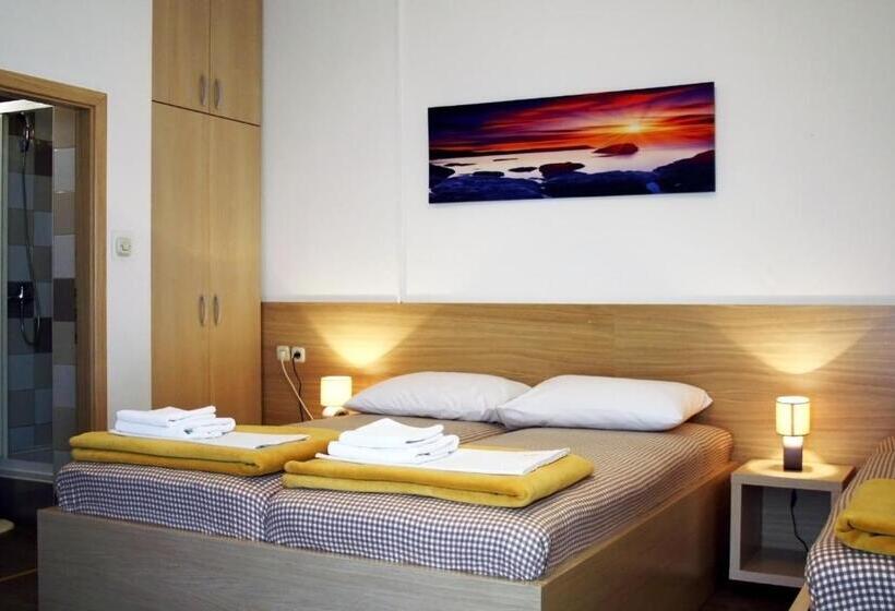 스탠다드 트리플 룸, Rooms Fitea