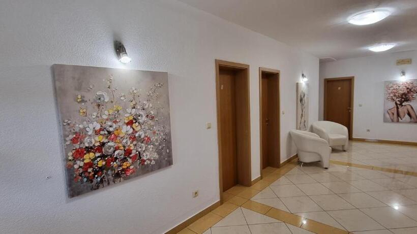 Camera Standard, Sobe/rooms Riva