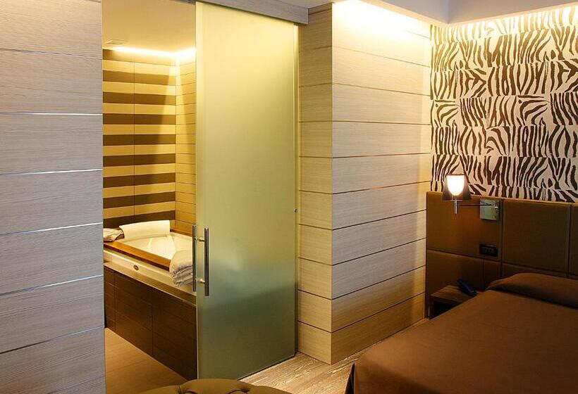 Suite with lake view, Aurora