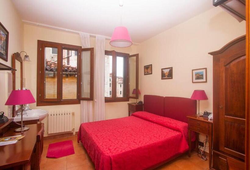 Standaardkamer met Gedeelde Badkamer, Dalla Mora