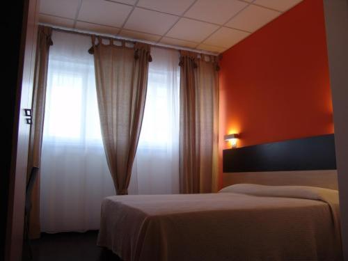اتاق استاندارد سه نفره, Milano