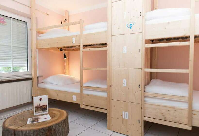 آپارتمان 2 خوابه, Microverse Hostel