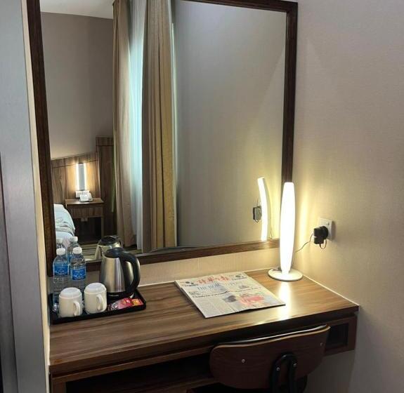 디럭스 룸 킹사이즈 침대, Nova Hotel Miri