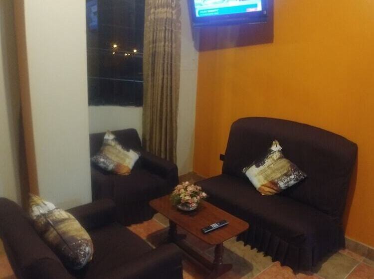 غرفة قياسية ثلاثية, Starlight Inn