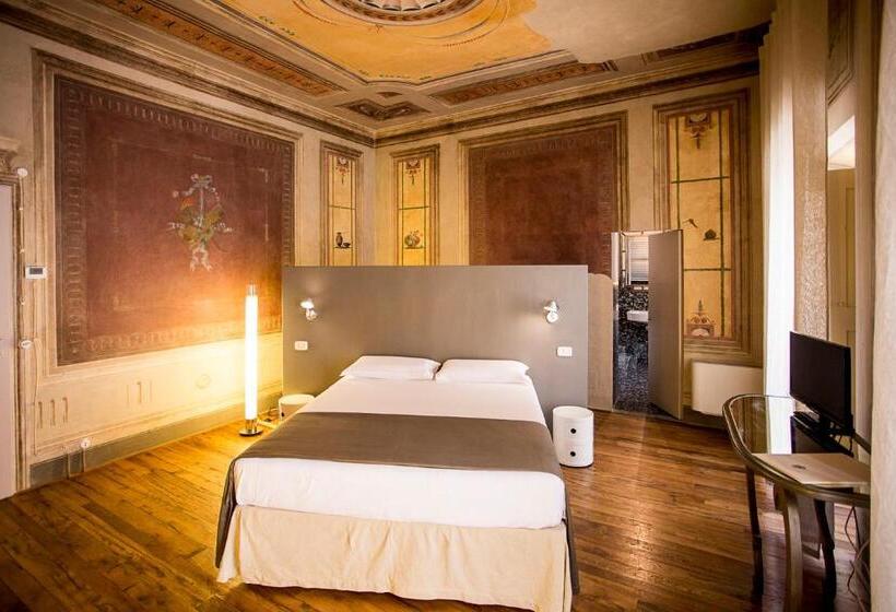 سوئیت کلاسیک, Cortona Charme