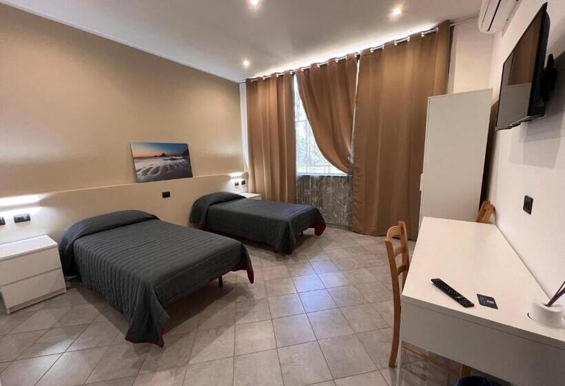 غرفة قياسية, Saratoga