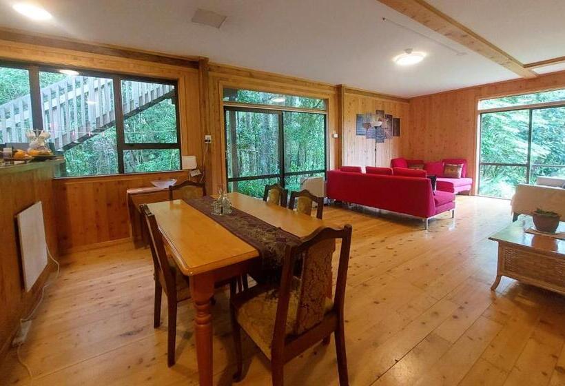 اتاق استاندارد سه تخته با سرویس بهداشتی مشترک, Kawai Purapura Yoga Retreat Centre