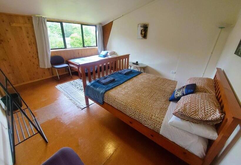 اتاق استاندارد سه تخته با سرویس بهداشتی مشترک, Kawai Purapura Yoga Retreat Centre