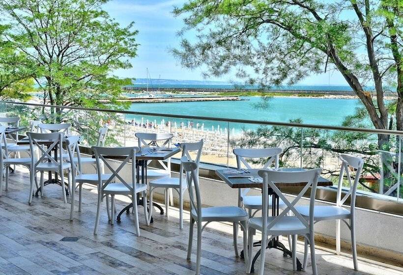 اتاق خانوادگی با چشم‌انداز دریا, Grifid Encanto Beach Hotel   Wellness & Spa