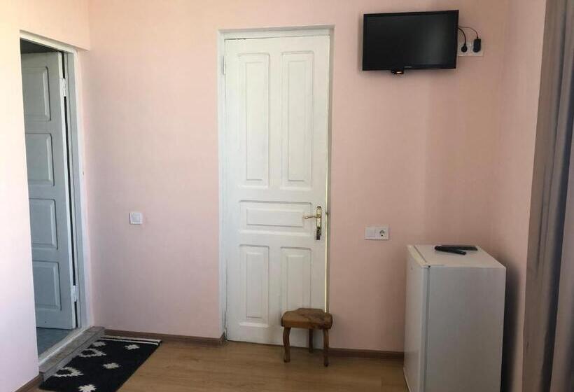 اتاق استاندارد سه نفره, Mirage Ureki