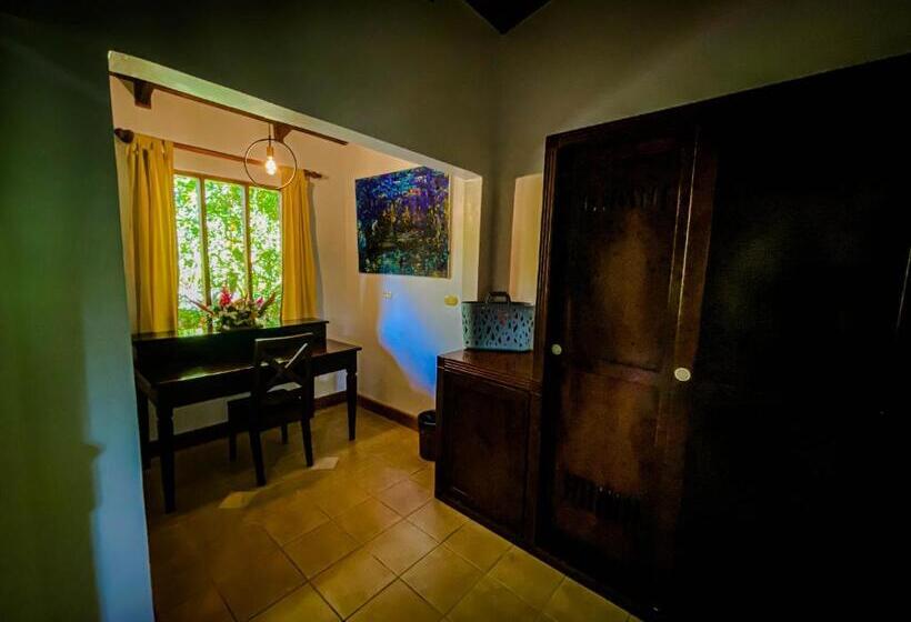 Семейный Номер, Jaco Hotel Docelunas