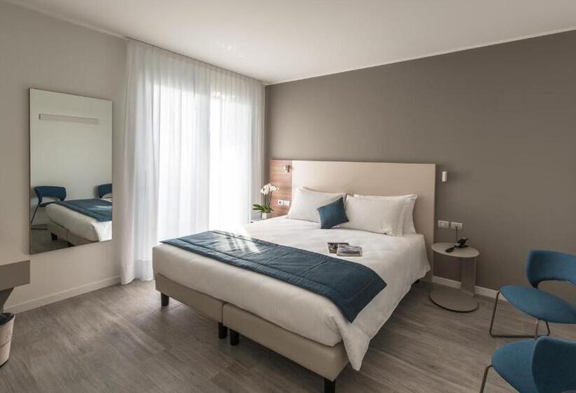 Апартаменты 1 Спальня, Hesperia Hotel & Residence