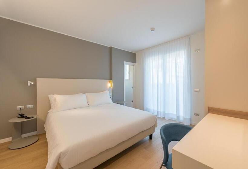 Апартаменты 2 Спальни, Hesperia Hotel & Residence