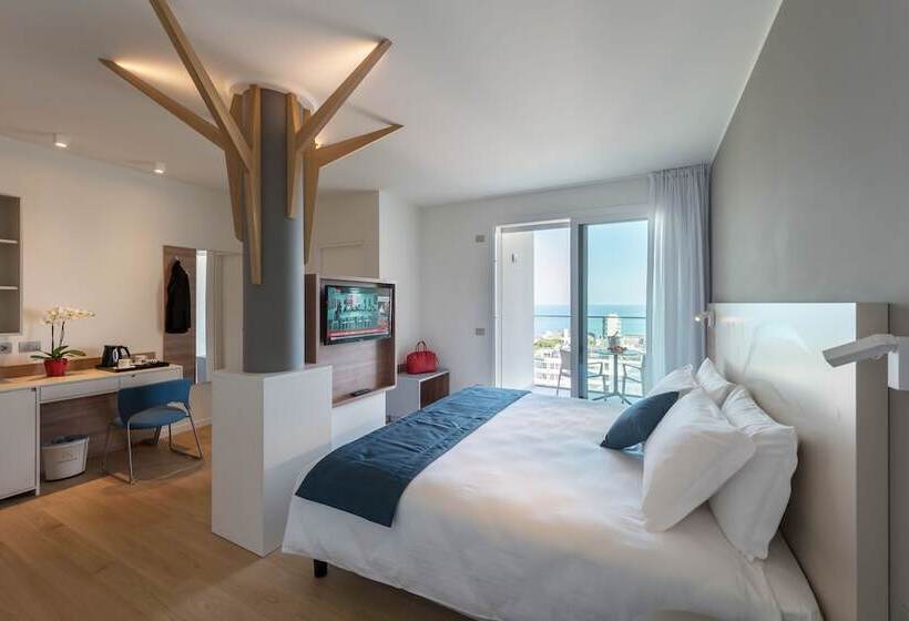 Номер Стандарт Трехместный, Hesperia Hotel & Residence