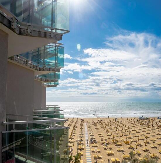 带阳台及侧面海景的标准房间, Nizza Frontemare Superior 3 Stelle