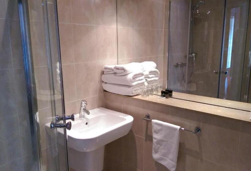 חדר משפחתי, Remont Oxford