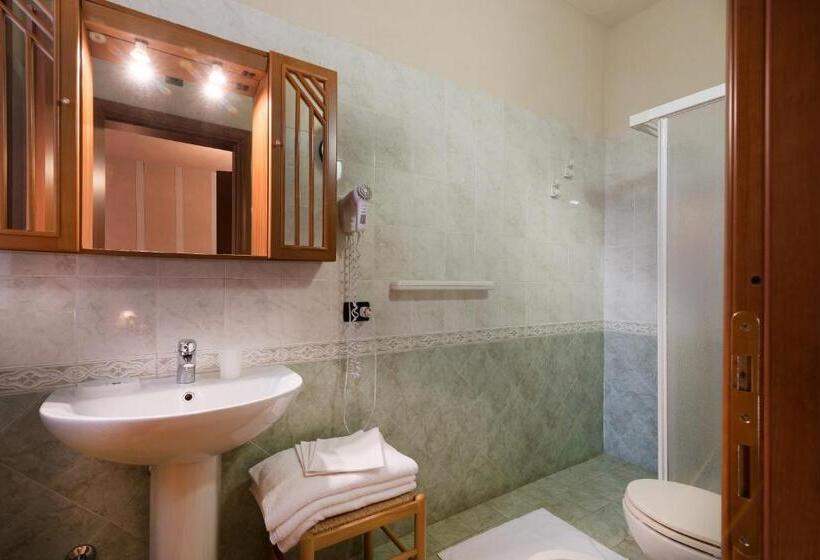 스탠다드 트리플 룸, Albergo Il Torchio