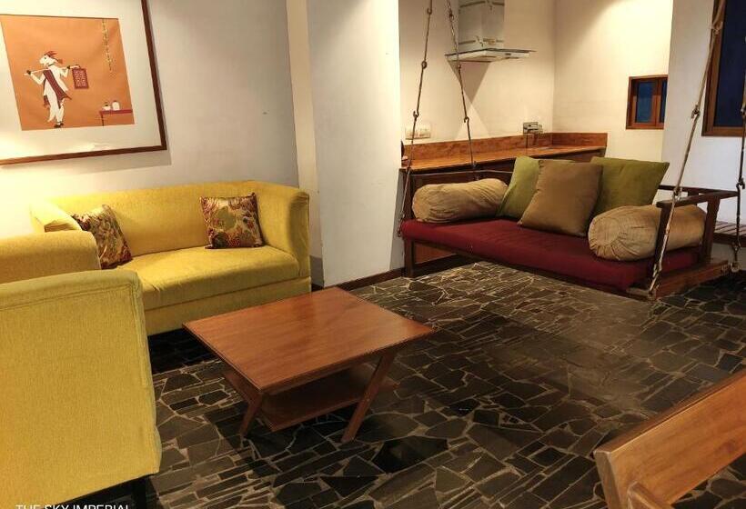 Четырехместный Номер Стандарт с Балконом, The Sky Imperial Aarivaa Luxury Stays