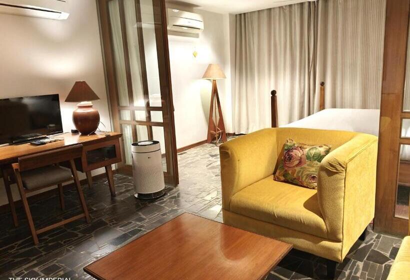 Четырехместный Номер Стандарт с Балконом, The Sky Imperial Aarivaa Luxury Stays